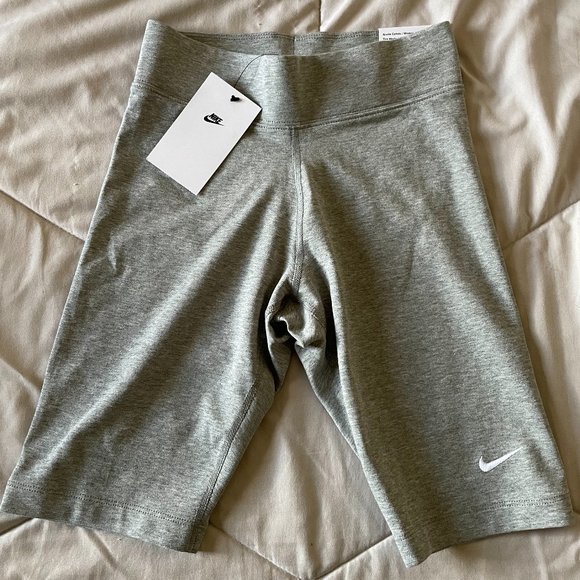 Nike Essential Mid-Rise gray Bike Shorts - Picture 1 of 3